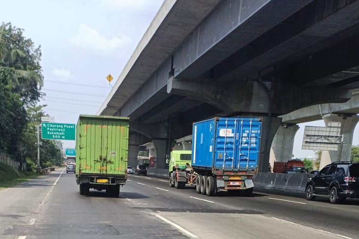 Perbaikan jalan tol Jakarta-Cikampek