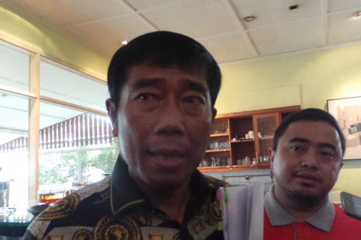 Wakil Ketua DPRD DKI Jakarta Abraham Lunggana alias Lulung saat ditemui di Warung Daun, Cikini, Jakarta Pusat, Sabtu (16/4/2016).