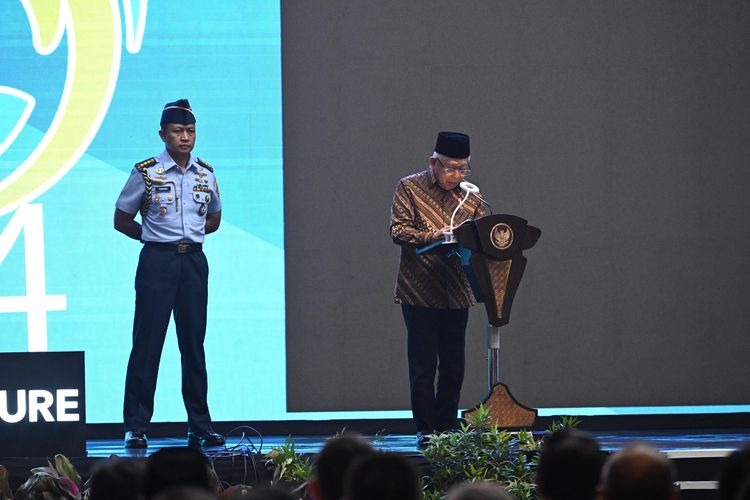Wakil Presiden (Wapres) RI Ma’ruf Amin membuka acara Konferensi dan Expo Asian-Pacific Aquaculture 2024 yang digelar di Grand City Hall Convention, Surabaya, Kamis (4/7/2024).