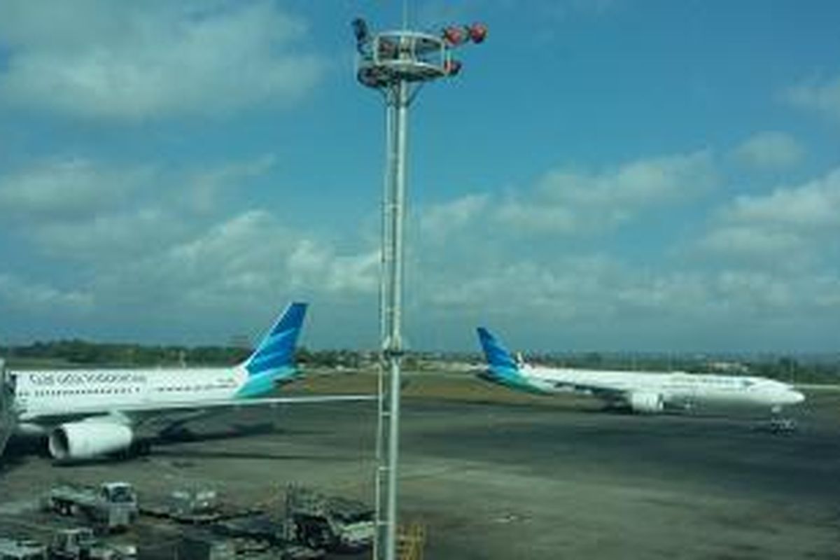 Pesawat Garuda Indonesia di Bandara Ngurah Rai Bali 