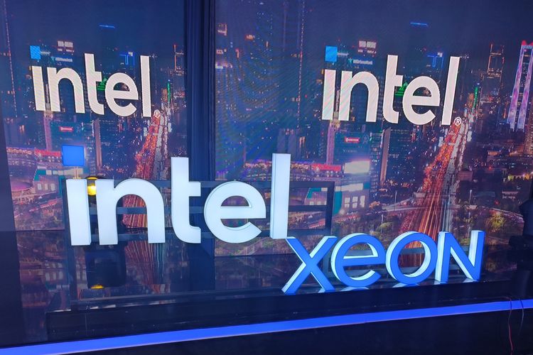 Logo Intel Xeon. Intel mengumumkan ketersediaan Intel Xeon Generasi ke-4 di Indonesia.
