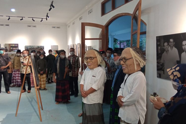 Pembukaan pameran foto di taman Yakopan