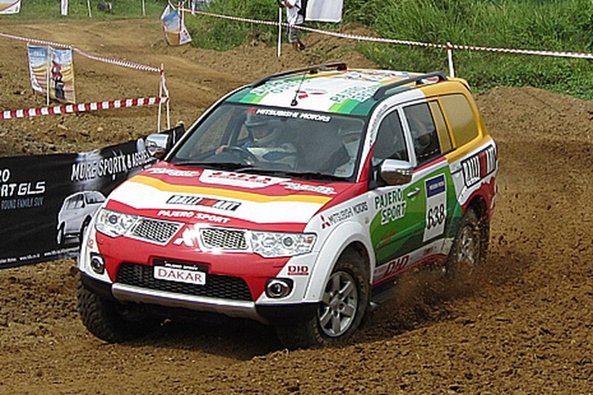 Uji adrenalin ngebut menggunakan Pajero Sport Dakar di trek rally dengan Rifat dan Subhan
