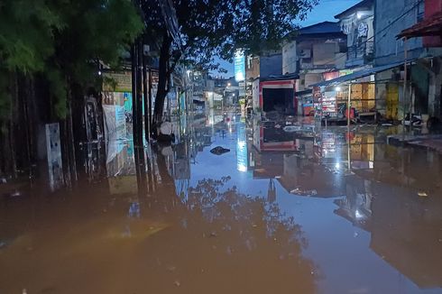 Pasar Jagal Mampang Banjir 80 Cm, Jalan Kemang Utara IX Tak Bisa Dilalui Kendaraan 