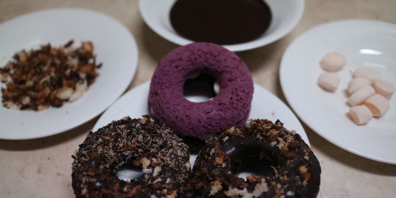 Brownies donut (briownut) megono, sebuah pastry khas Pekalongan. Megono hidangan khas Pekalongan yang memiliki citarasa gurih berpadu dengan manisnya brownies.