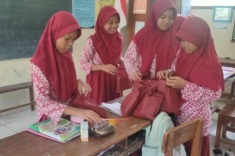 Menu Makan Bergizi Gratis untuk Pelajar Kulon Progo Saat Ramadhan, Ada Donat dan Kurma untuk Dibawa Pulang