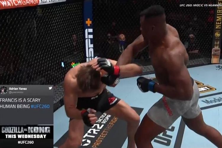 Tangkapan layar duel perebutan sabuk juara kelas berat UFC, Stipe Miocic vs Francis Ngannou 2, di main event UFC 260, Minggu (28/3/2021) siang WIB.