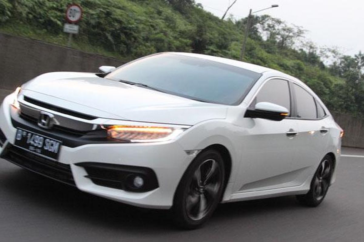 Honda Civic Turbo di jalan Tol