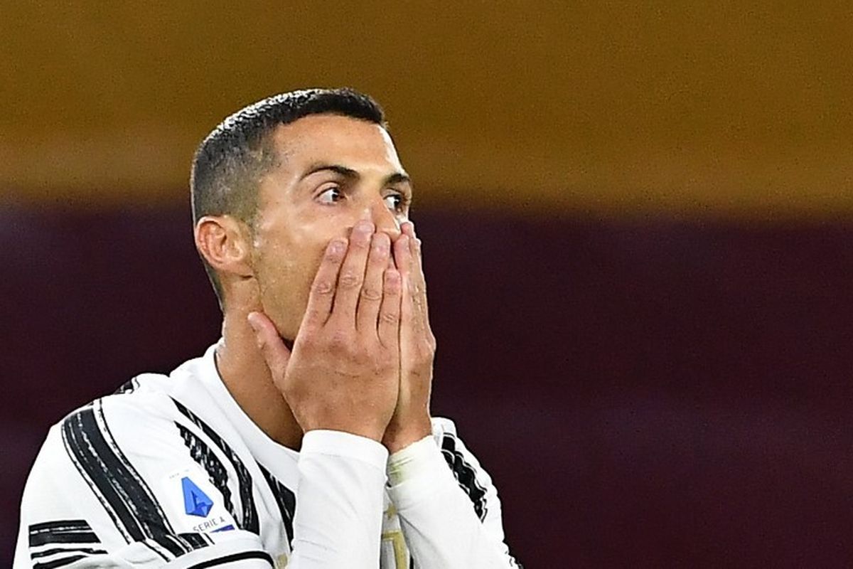 Reaksi Cristiano Ronaldo pada laga Liga Italia antara Roma dan Juventus di Estadio Olimpico pada 27 September 2020.