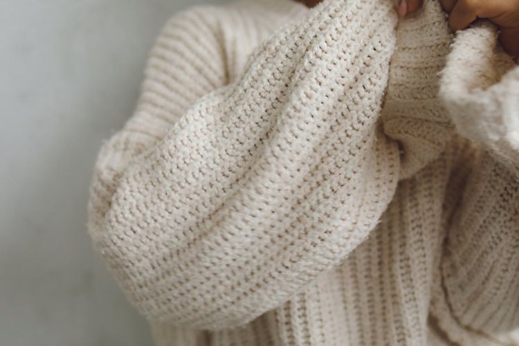 Ilustrai dress knit untuk inspirasi outfit Idul Adha.