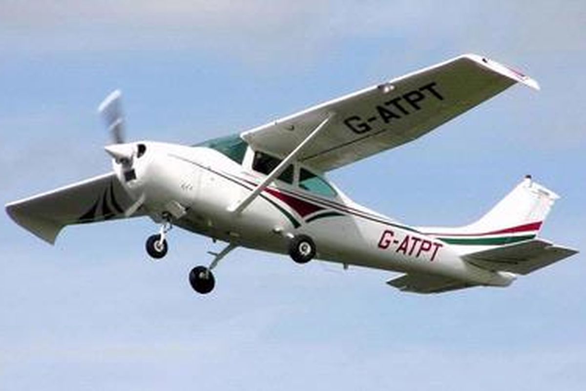 Ilustrasi pesawat Cessna bermesin tunggal.