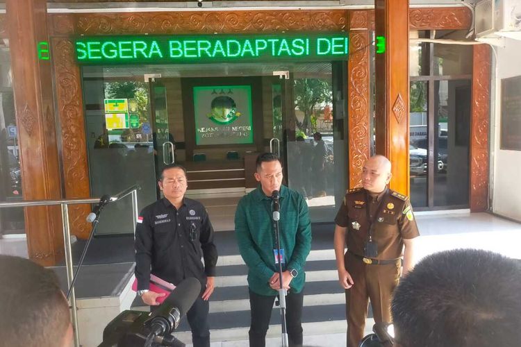 Bareskrim Polri serahkan 9 tersangka judi online ke Kejaksaan Negeri Semarang, Jawa Tengah, Jumat (28/6/2024).