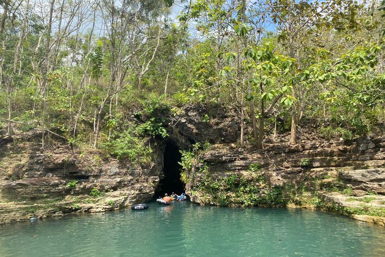 Pintu keluar atau akhir dari Goa Pindul di Gunungkidul, Yogyakarta. 