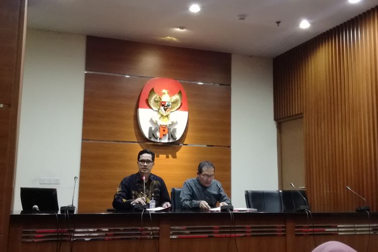 Juru Bicara KPK Febri Diansyah dan Wakil Ketua KPK Saut Situmorang