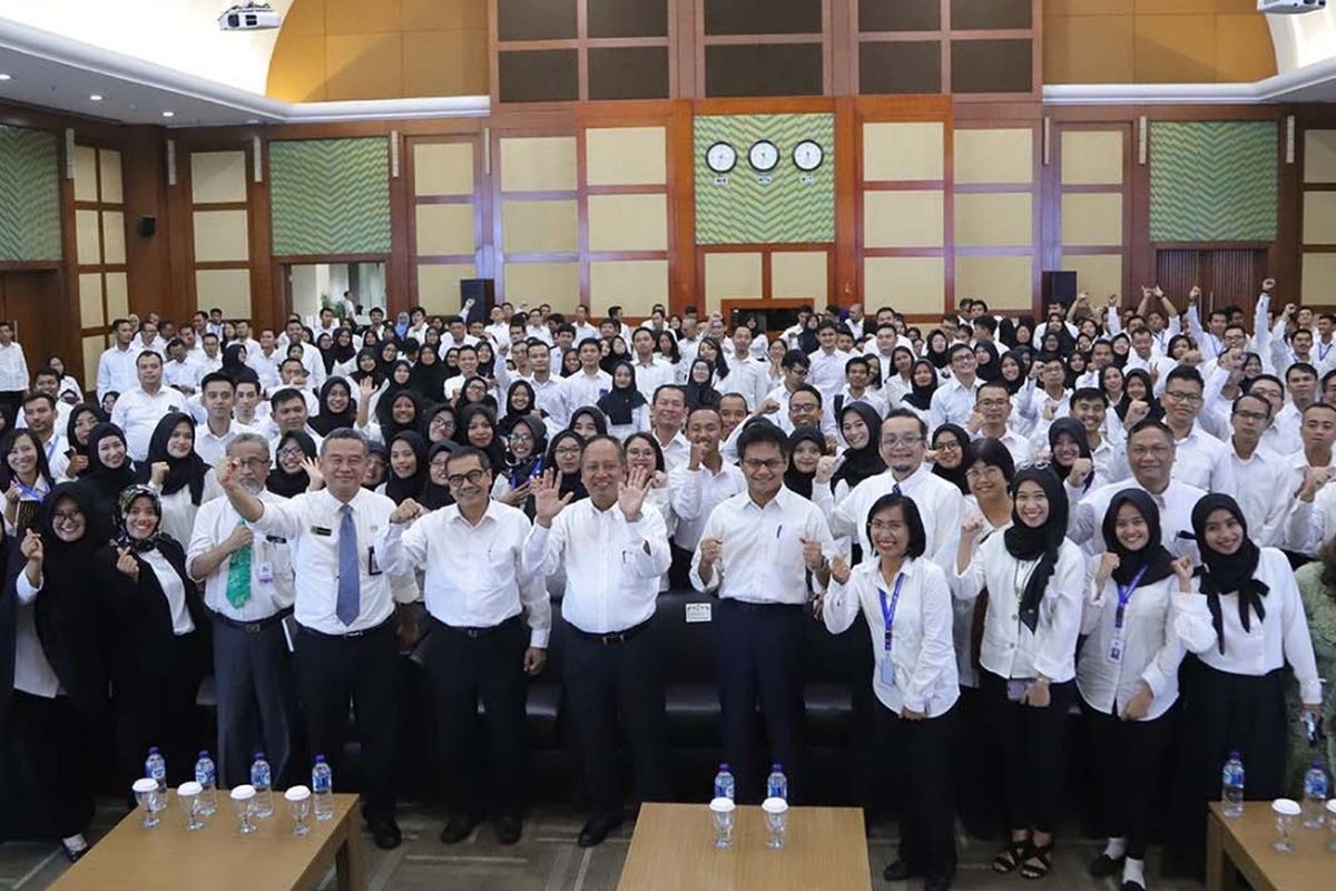 Menteri Riset, Teknologi, dan Pendidikan Tinggi Mohamad Nasir memberikan pembekalan dan orientasi kepada Calon Pegawai Negeri Sipil (CPNS) baru di lingkungan Kemenristekdikti TA. 2018 di ruang Auditorium, Gedung D Kemenristekdikti, Jakarta (2/5/2019).