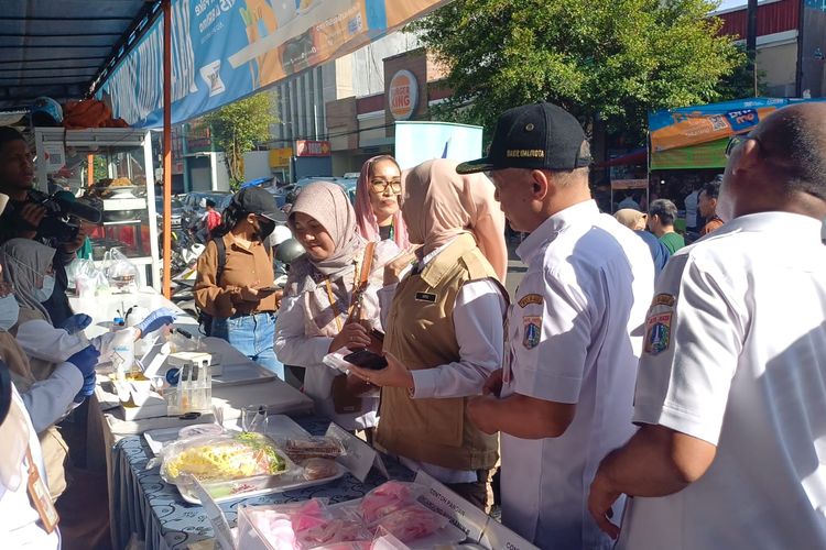Sidak makanan di Bazar Takjil Ramadhan Benhil 