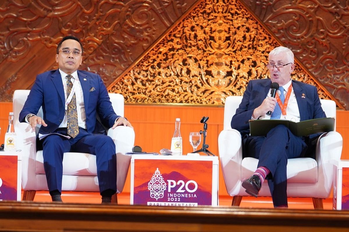 Wakil Ketua Badan Kerja Sama Antar Parlemen (BKSAP) Dewan Perwakilan Rakyat (DPR) Putu Supadma Rudana berbicara soal pendekatan HAM untuk perubahan iklim dalam diskusi sesi kedua Forum Parlemen Anggota G20 (P20), di Jakarta, Kamis (6/10/2022). 