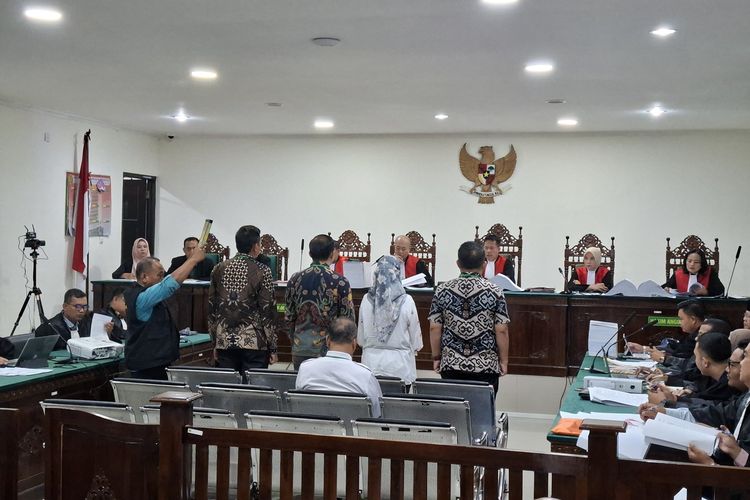 Sidang Eks Gubernur Bengkulu, Hakim: KPK Jangan Tebang Pilih, Banyak yang Setor Uang tapi Terdakwa Cuma 3