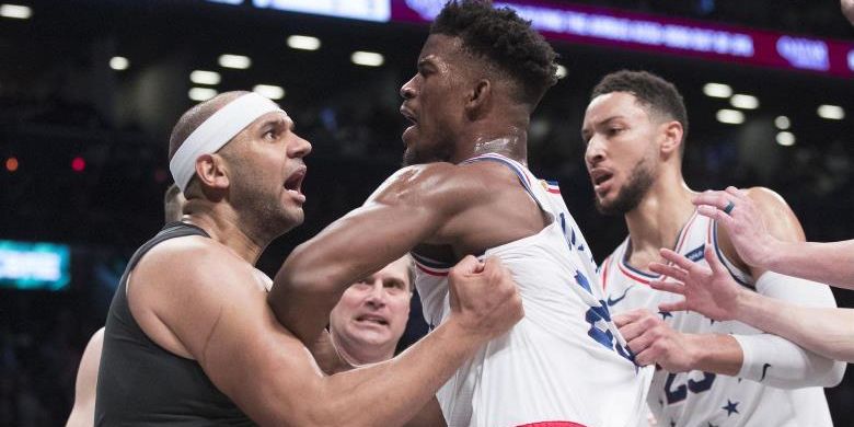 Dua pemain klub NBA Divisi Atlantik, Jimmy Butler dari Philadelhia 76ers dan Jared Dudley dari Brooklyn Nets dijatuhi hukuman denda karena terlibat perkelahian.