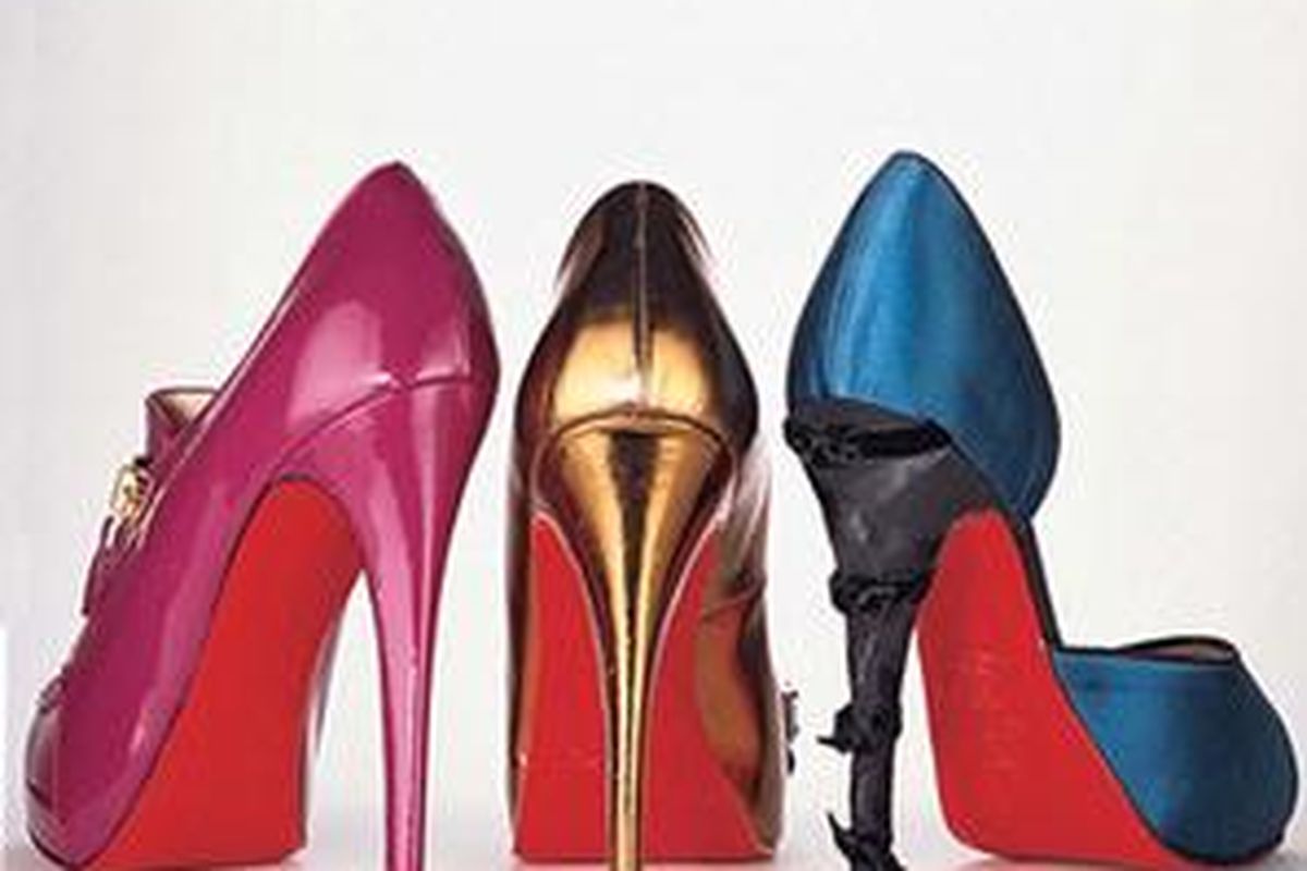 Sepatu hak tinggi atau high heels memang mendongkrak percaya diri. 