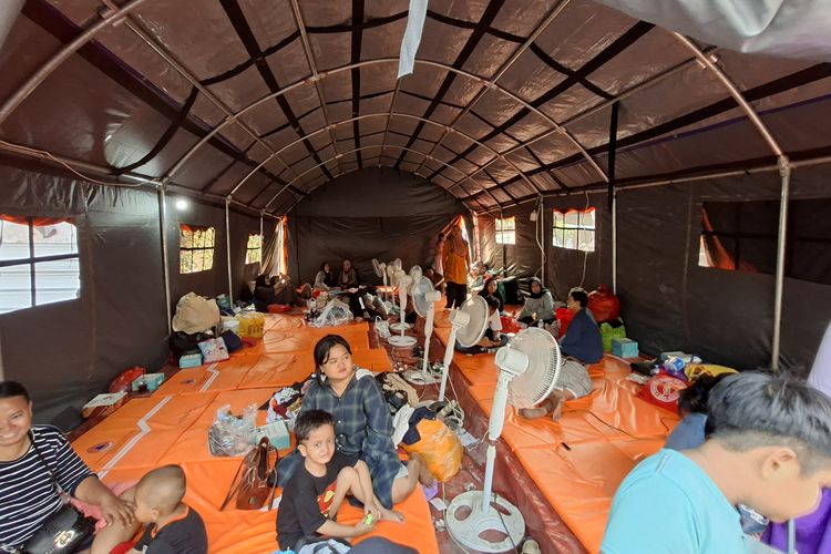 Korban Kebakaran di Gambir Jakpus Butuh Alas Tidur hingga Popok, Makanan Sudah Berlebih