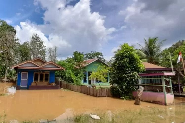 Banjir di Kapuas Hulu, Kalimantan Barat merendam hampir 3000 rumah warga.