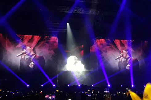 G-Dragon Sempat Berswafoto Saat Bawakan 