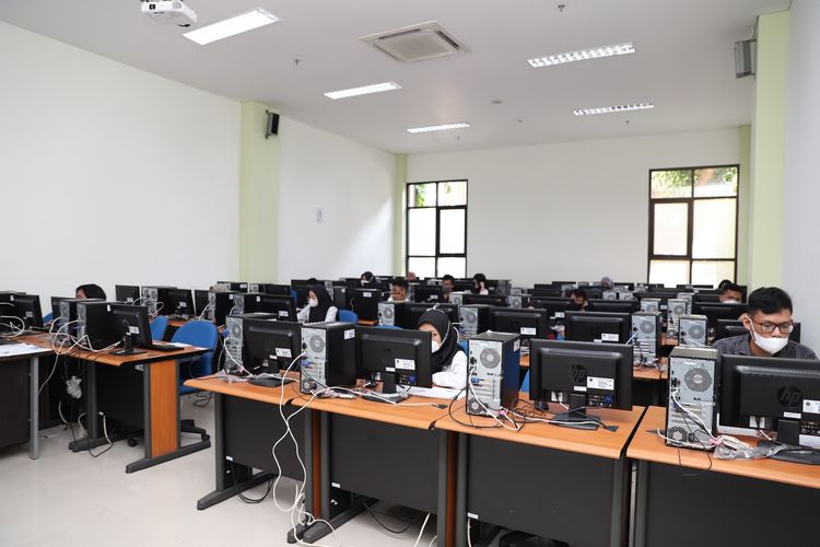 Universitas Brawijaya (UB) menjadi salah satu lokasi penyelenggaraan Ujian Tulis Berbasis Komputer (UTBK) secara nasional.
