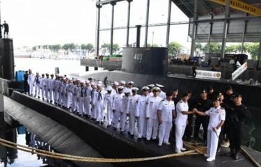 Foto file. Awak kapal KRI Nanggala 402. Foto diambil di di Dermaga Kapal Selam Komando Armada II, Surabaya, Jawa Timur, Rabu  (20/4/2019)