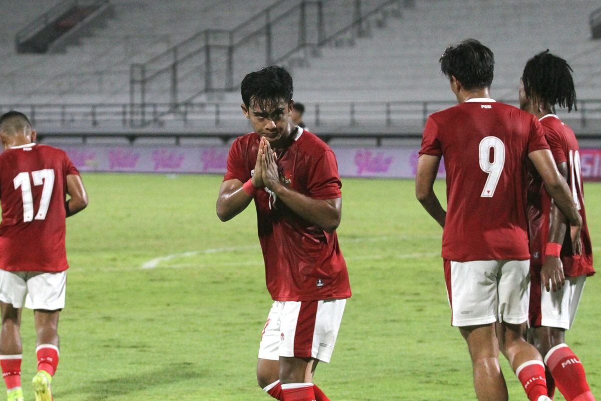 Ekspresi Pratama Arhan usai mencetak gol dalam laga timnas Indonesia vs Timor Leste. Pertandingan tersebut masuk dalam FIFA Matchday yang digelar di Stadion Kapten I Wayan Dipta, Gianyar, Bali, pada Kamis (27/1/2022) malam WIB.