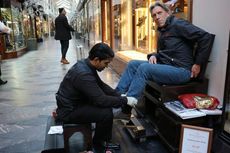 Cerita soal Tukang Semir Sepatu di Pusat Belanja Mewah London