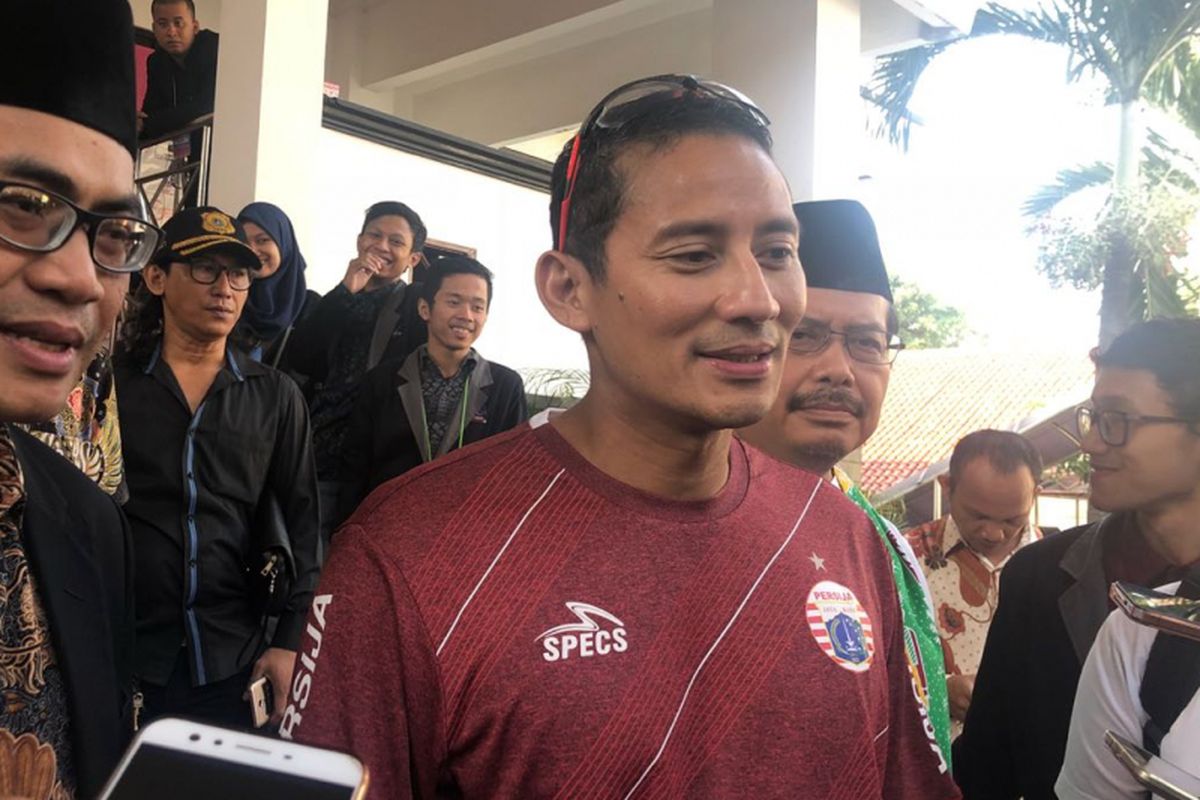 Wakil Gubernur DKI Jakarta Sandiaga Uno di Jalan Gardu, Srengseng Sawah, Jagakarsa, Sabtu (28/7/2018). 