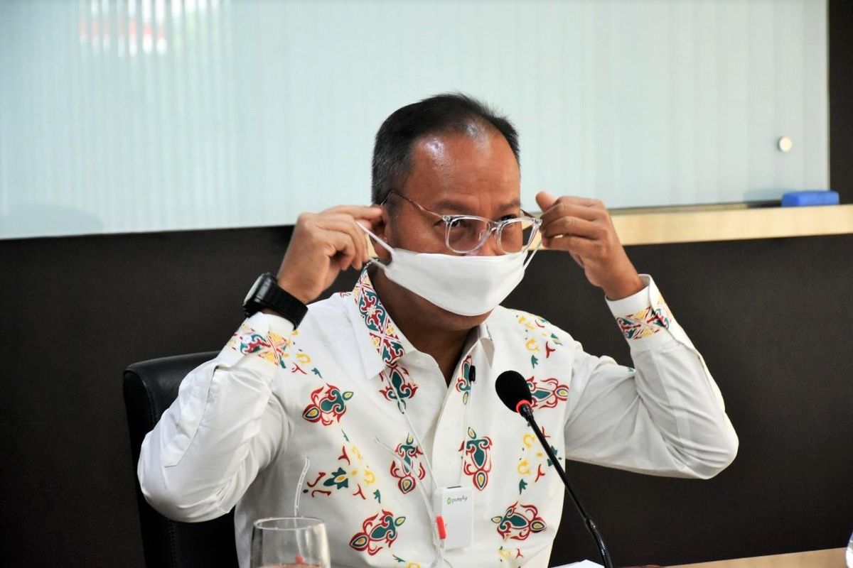 Menteri Perindustrian Agus Gumiwang Kartasasmita memberikan sambutan pada Hari Batik Nasional secara virtual, Jumat (2/10/2020).