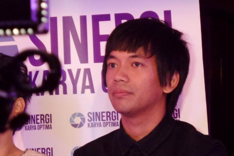 Vokalis Rian Ekky Pradipta ketika menghadiri peluncuran album kelima DMASIV yang berjudul DMASIV, di Pisa Cafe, Menteng, Jakarta Pusat, pada Kamis (13/10/2016).