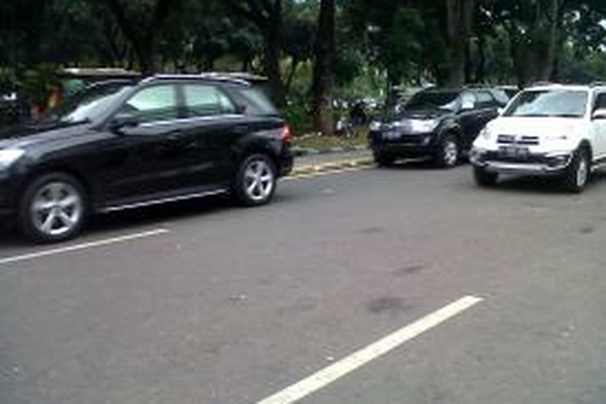 Lalu lintas di Jalan Medan Merdeka Barat.