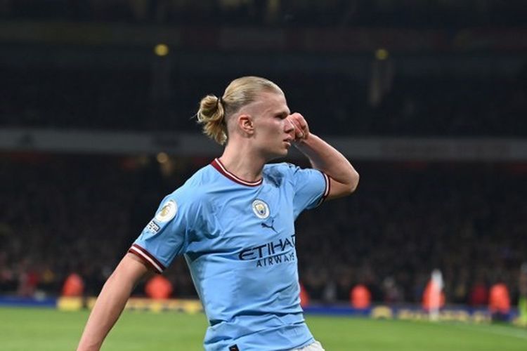 Striker Manchester City, Erling Haaland, berhasil menjebol gawang Arsenal pada menit ke-82 dalam laga Arsenal vs Man City di pentas Liga Inggris, Kamis (16/2/2023) dini hari WIB di Emirates Stadium. Artikel ini menyajikan klasemen Liga Inggris 2022-2023.