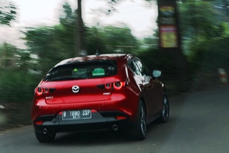 Tes drive Mazda3 sedan dan hatchback