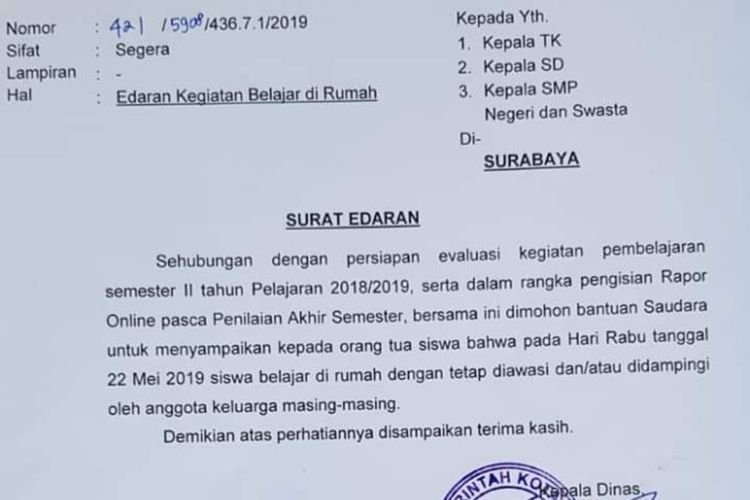 Dinas Pendidikan Kota Surabaya mengeluarkan surat edaran yang ditujukan kepada kepala sekolah, mulai dari jenjang TK sampai SMP, untuk meliburkan para siswa pada Rabu (22/5/2019) nanti. Keputusan itu diambil menyikapi kondisi dan perkembangan politik yang terjadi menjelang pengumuman hasil pemilu 22 Mei nanti.