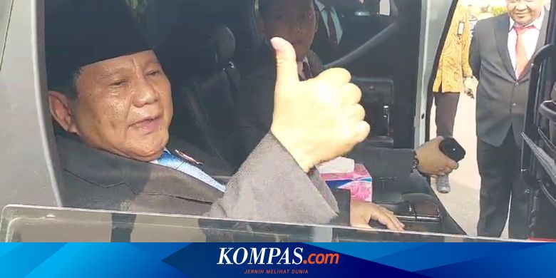 Ditanya Peluang Duet dengan Ganjar, Prabowo Acungkan Jempol