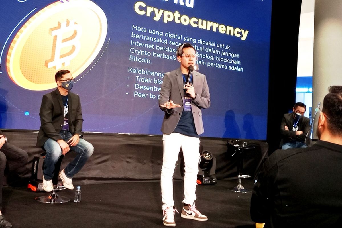 CEO dan Co-Founder Botxcoin Indra Kenz saat peluncuran BotXcoin, Cryptocurrency karya anak bangsa di Sun Plaza Medan pada Minggu (4/7/2021) sore ,