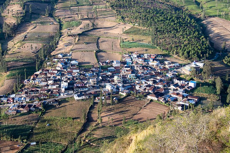 Desa Sibajag, Temanggung dilihat dari Puncak Bukit Sikendil.