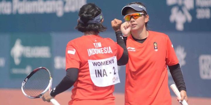  Tim putra puteri Indonesia, berhasil melangkah ke babak perempat final soft tenis nomor beregu. Tim putra tuan rumah akan meladeni Mongolia, sedangkan regu putri Indonesia bakal menguji ketangguhan Tiongkok di Jakabaring Tennis Center Palembang, Sabtu (1/9).
