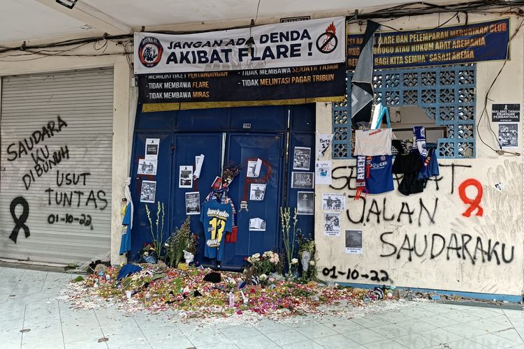 Pintu keluar tribun 13 Stadion Kanjuruhan.