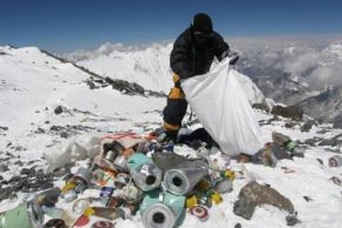 Jejak “Hitam” Pendaki Gunung Everest