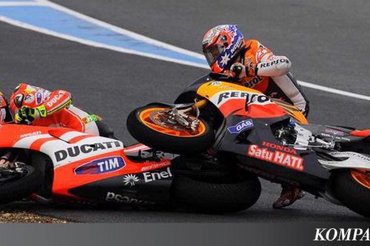 Insiden yang melibatkan Valentino Rossi dan Casey Stoner saat seri kedua Moto GP di Sirkuit Jerez, Spanyol tahun 2011.