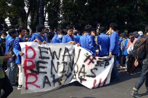 Saat Mahasiswa Turun ke Jalan Tolak Revisi UU KPK dan KUHP...