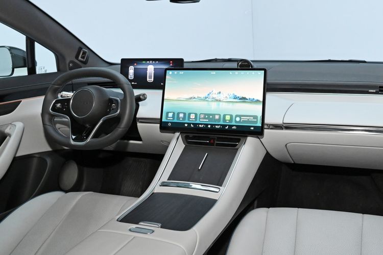 Interior mobil sedan listrik Huawei, Luxeed S7