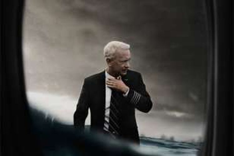 Dalam film Sully, Tom Hanks berperan sebagai Chesley Sullenberger, yang berhasil mendaratkan pesawat terbang di perairan Sungai Hudson, AS, dan menyelamatkan 155 awak dan penumpang pesawat pada 15 Januari 2009.