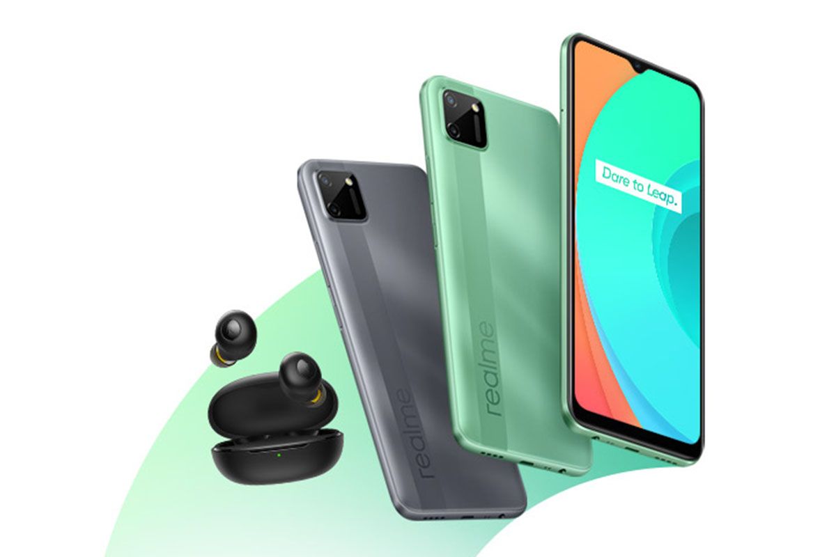 Ponsel Realme C11 dan  earphone TWS Buds Q