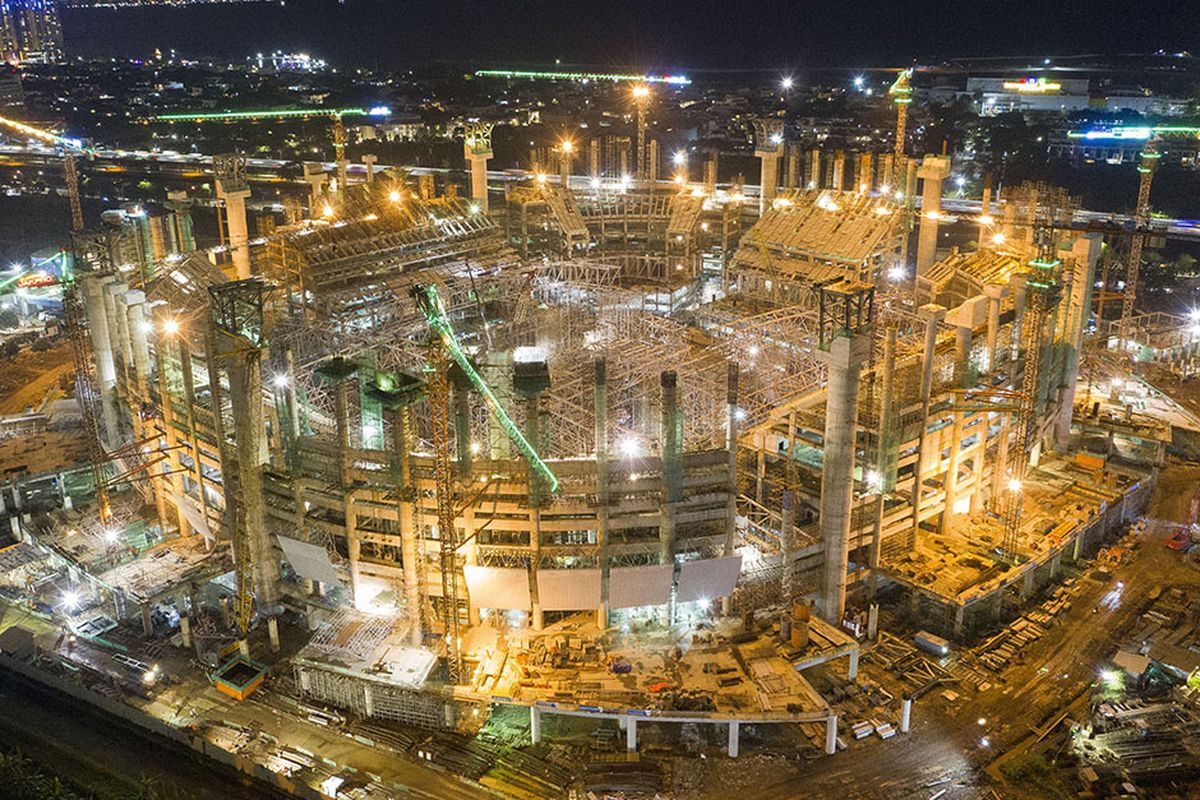 Foto aerial pembangunan Jakarta International Stadium (JIS) di Papanggo, Tanjung Priok, Jakarta Utara, Selasa (9/3/2021). Saat ini kemajuan pembangunan stadion yang diproyeksikan berkapasitas 82.000 penonton itu mencapai 49,94 persen (data terakhir PT Jakarta Propertindo per 9 Maret 2021).